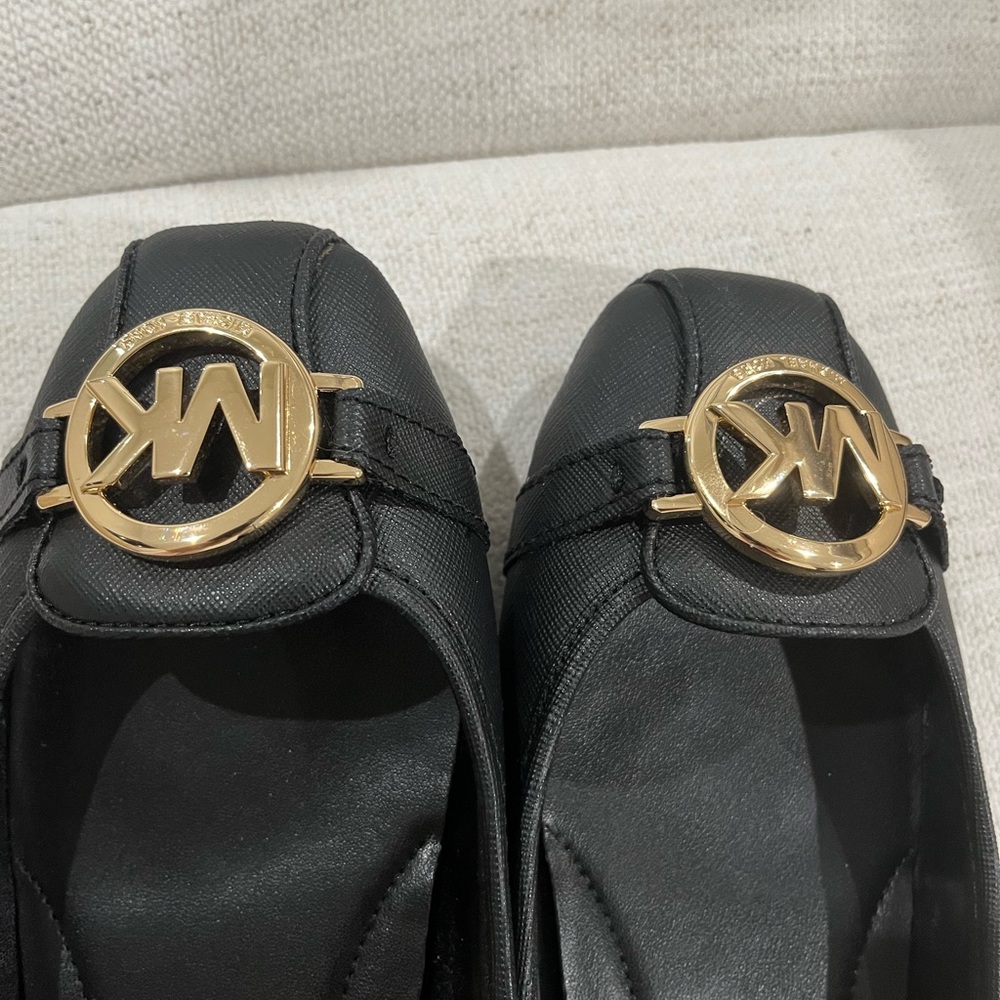 Michael Kors flats, great condition, barely worn